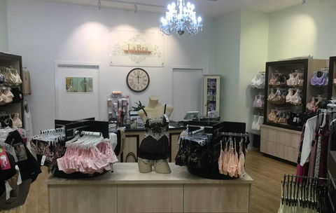 La Bra Boutique - Dentist Find 4