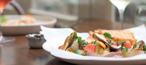 Oscar's Hotel Bar And Restaurant - Dentist Find 1