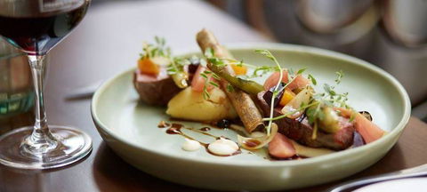 Oscar's Hotel Bar And Restaurant - Dentist Find 2