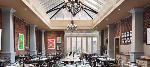 Oscar's Hotel Bar And Restaurant - Dentist Find 3