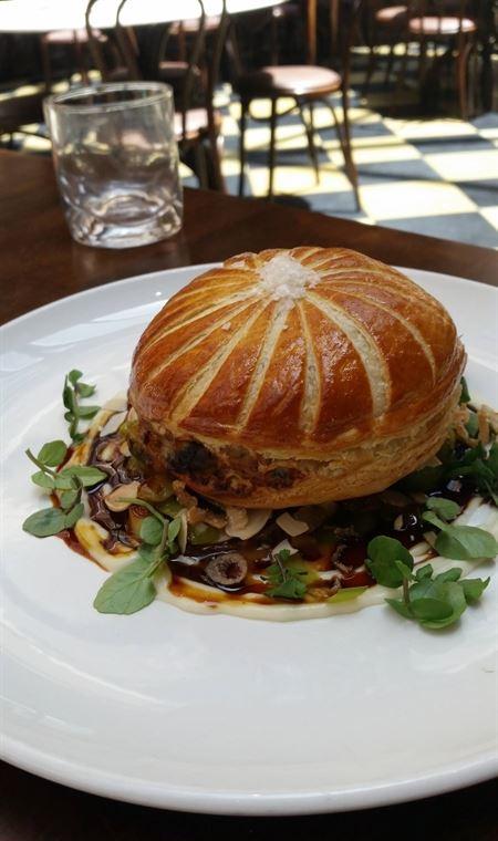 Oscar's Hotel Bar And Restaurant - Dentist Find 7