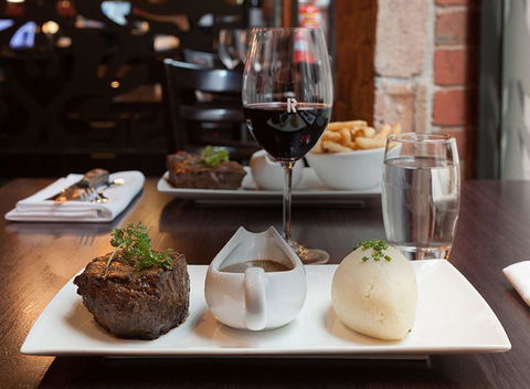 Stonelea Restaurant - Dentist Find 20