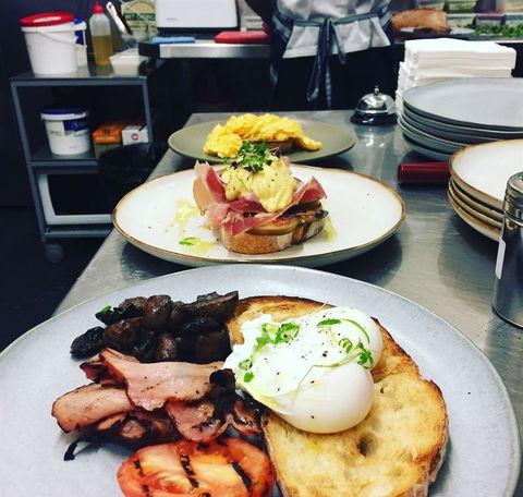 The Oaks Cafe At Acorn Nursery - Dentist Find 7