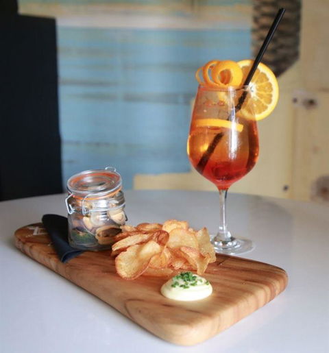 Victoria Hotel Bistro - Dentist Search 17
