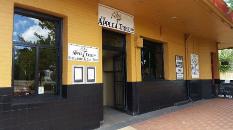 The Apple Tree Inn - Dentist Find 0