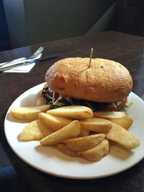 The Apple Tree Inn - Dentist Find 3