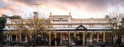 The Rising Sun Hotel - Dentist Find 10