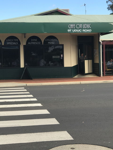 Cafe On Uduc - Dentist Find 3