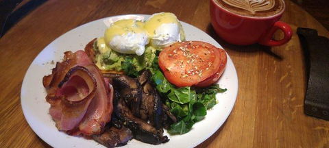 Mischief And Mayhem Wine Lounge - Dentist Find 14