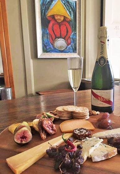 Mischief And Mayhem Wine Lounge - Dentist Find 3