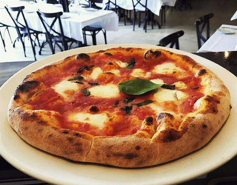 Sneaky's Restaurant - Dentist Find 8