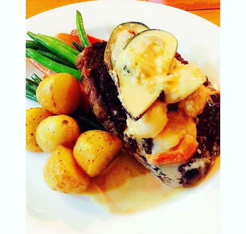 Reunion Cafe Bar Restaurant - Dentists Australia 0