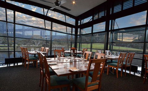 Cuisine Restaurant & Bar - Dentist Find 11