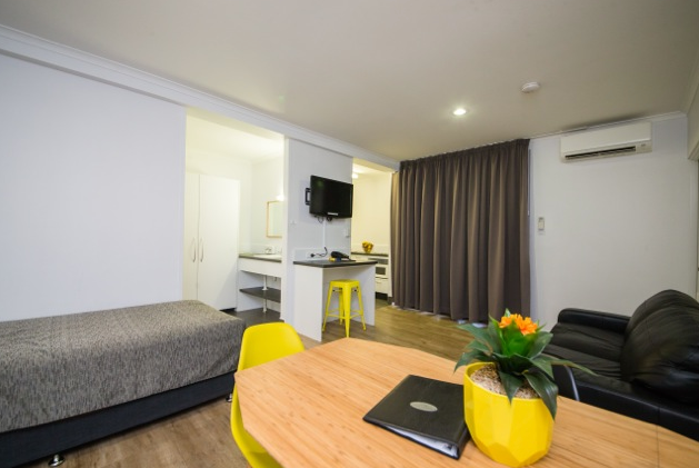 Glenmore Palms Motel