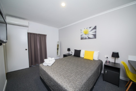 Glenmore Palms Motel - Dentist Find 3