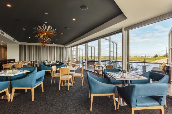 Wildflower Restaurant and Bar at Best Western Plus Lake Kawana