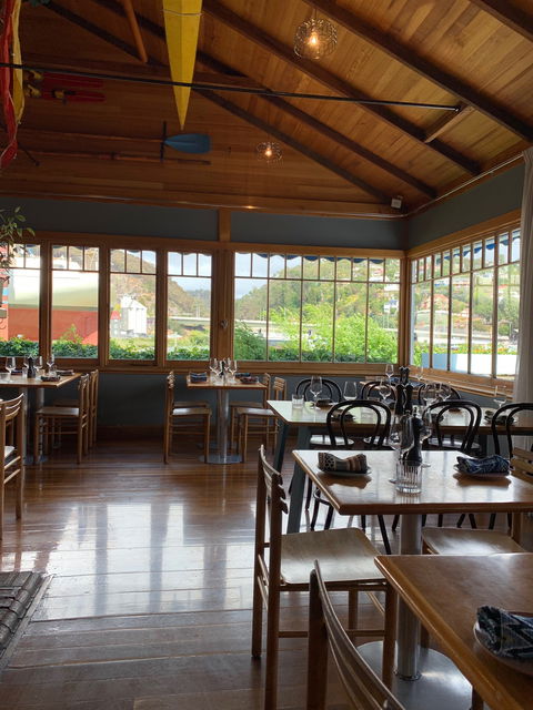 Hallam's Waterfront Restaurant - Dentist Find 3
