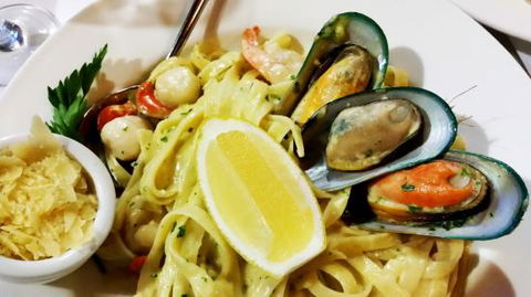 Hamers Hotel Bar And Grill - Dentist Find 0