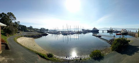 Beauty Point Waterfront Hotel - Dentists Australia 0