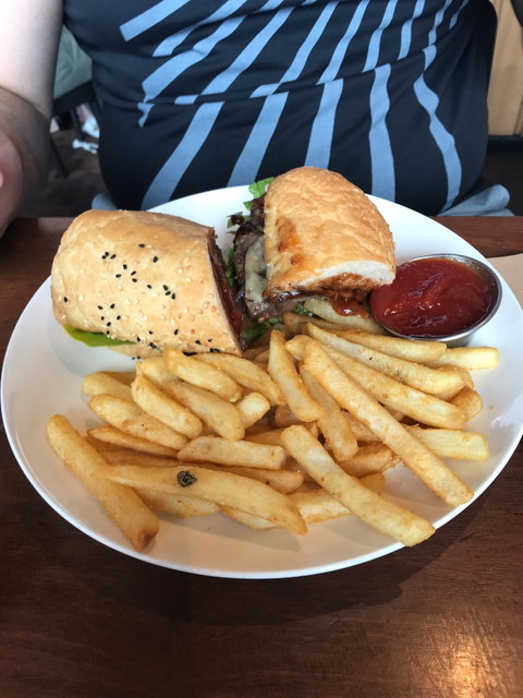 The Quarie Bar+Brasserie - Dentist Find 4
