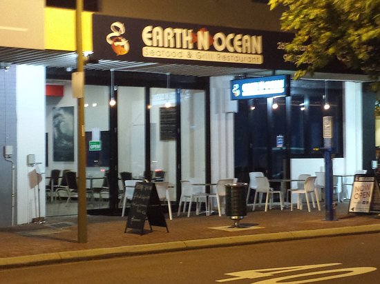 Earth n ocean seafood grill restaurant