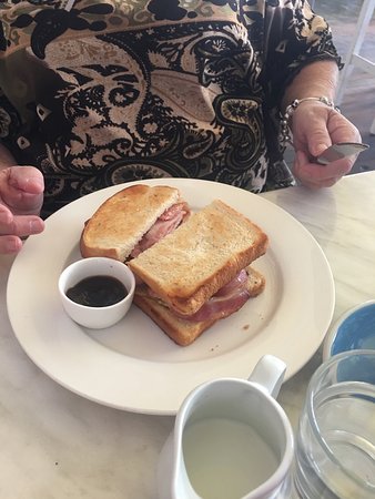 Hubbles Yard Cafe