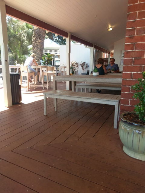 Bar Therapy - Dentist Find 6