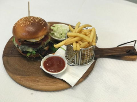 Spinnakers Restaurant - Dentist Find 0