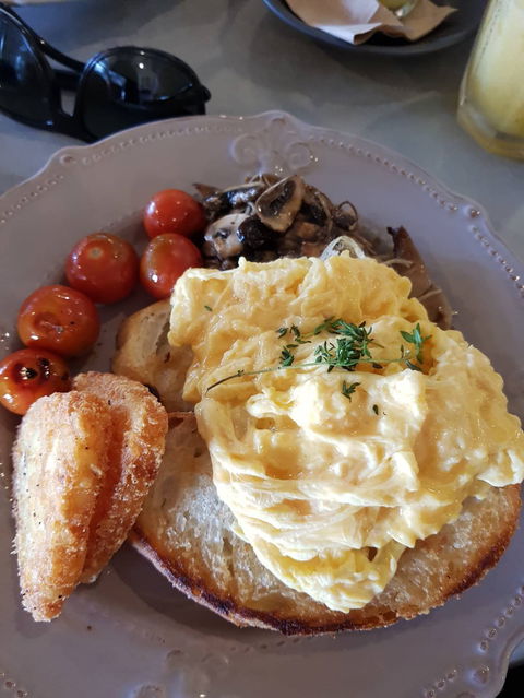 Green Mango Cafe - Dentist Find 7