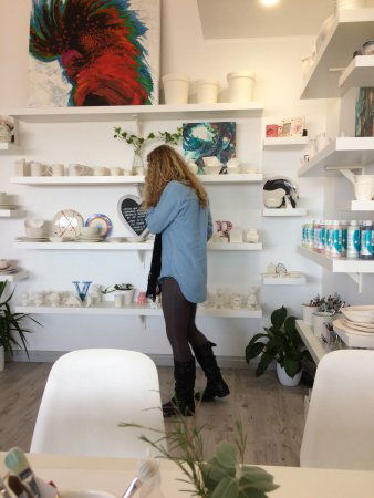 3 Hearts Ceramics And Cafe - Dentist Find 0