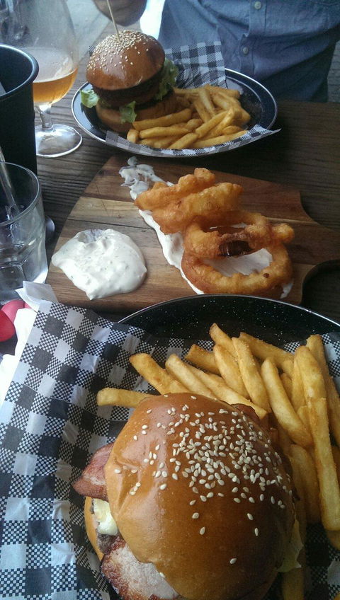 Burger Republic Hyde Park - Dentist Find 11