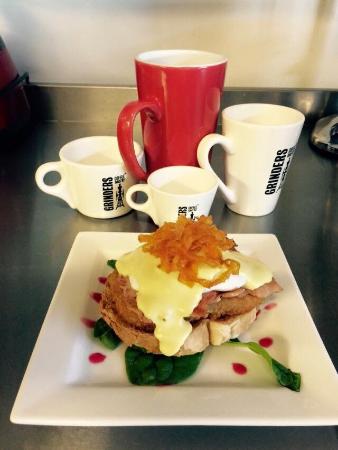 Dampir Beachfront Cafe & Takeaway - Dentist Find 0