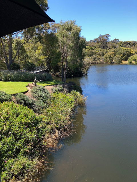 Flutes Restaurant - Dentist Find 2