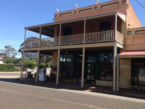 Henry Jones Winery & Cafe - Dentist Search 0