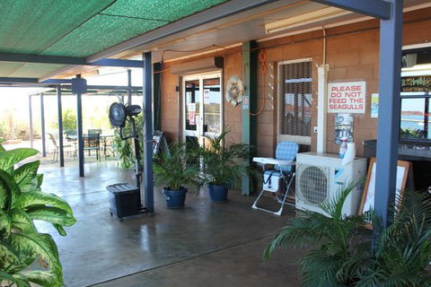 Road Runner Cafe - Dentist Find 0
