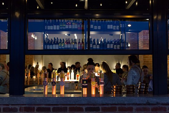 Small's Bar and Bites