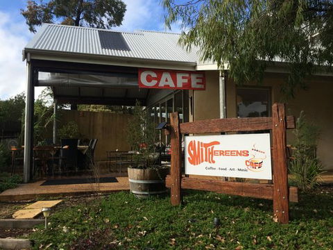 Smithereens Cafe - Dentist Find 0