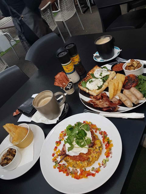 Gourmet Breakfast Cafe - Dentist Find 2