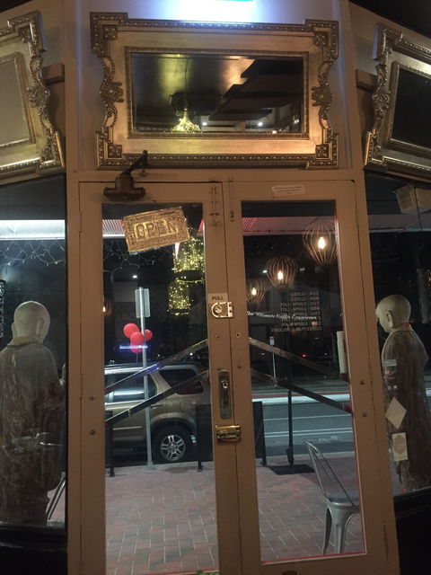 HypnoTHAIzed Restaurant - Dentist Find 3