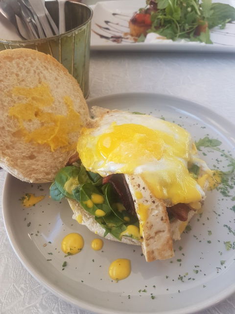 The Golden Fleece Cafe - Dentist Find 1