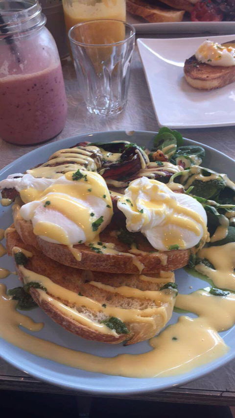 The Golden Fleece Cafe - Dentist Find 3