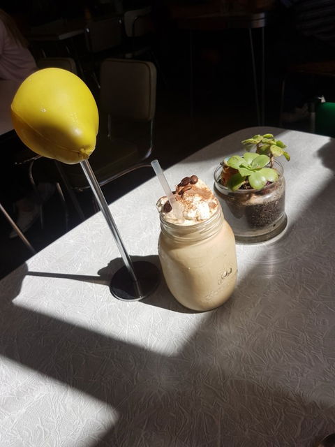The Golden Fleece Cafe - Dentist Find 6