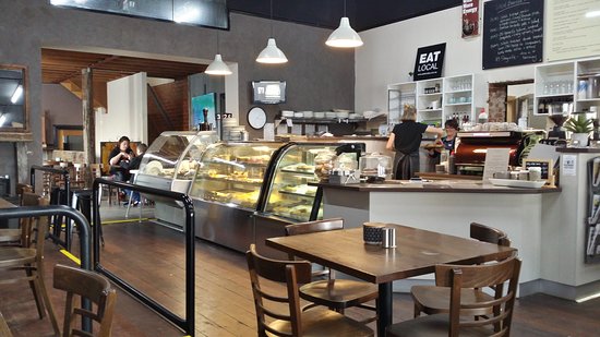 D  M's Bakery Cafe