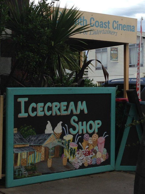 Robe Ice-Cream & Lolly Shop - Dentist Find 5