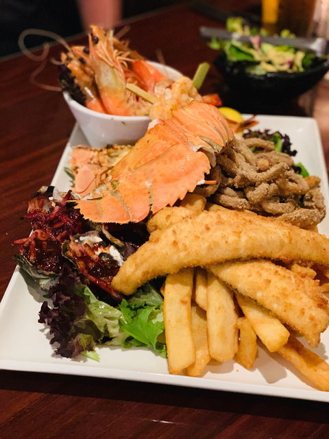 Sarins Bar & Restaurant - Dentist Find 9