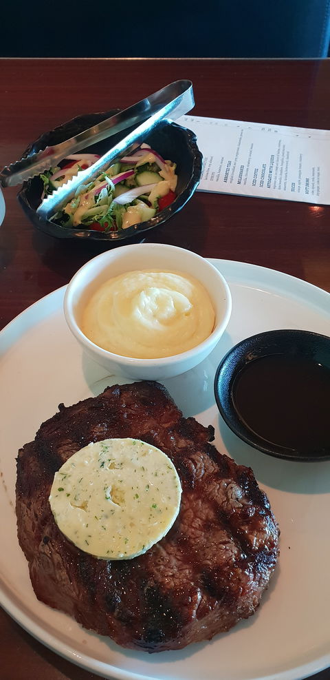 Sarins Bar & Restaurant - Dentist Find 5