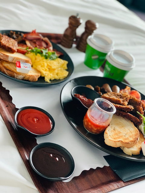 Sarins Bar & Restaurant - Dentist Find 6