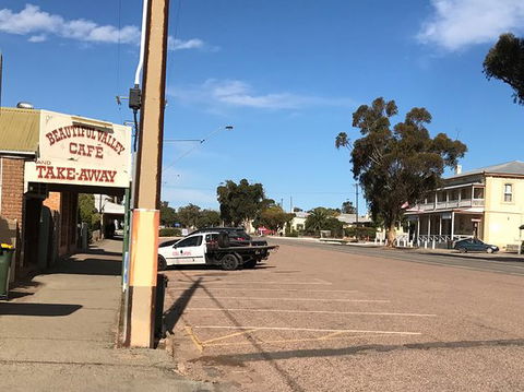 Beautiful Valley Cafe - Dentist Find 0