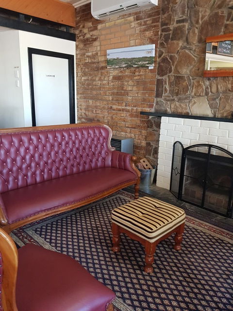 Meningie Hotel Bistro - Dentist Find 2