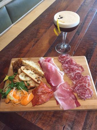 Mr Edward's Alehouse & Kitchen - Dentist Find 0